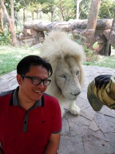 Foto Bareng Bakari , si Singa Putih